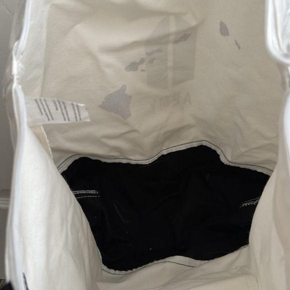 BTS Army Hawaii Zipper tote - Picture 5 of 6